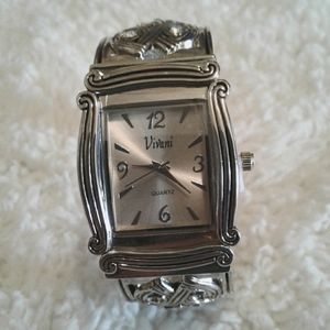 🌺 NWT Vivant Quartz Bracelet Watch